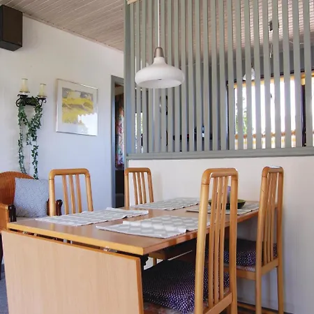 Three-bedroom Holiday In Hébergement de vacances